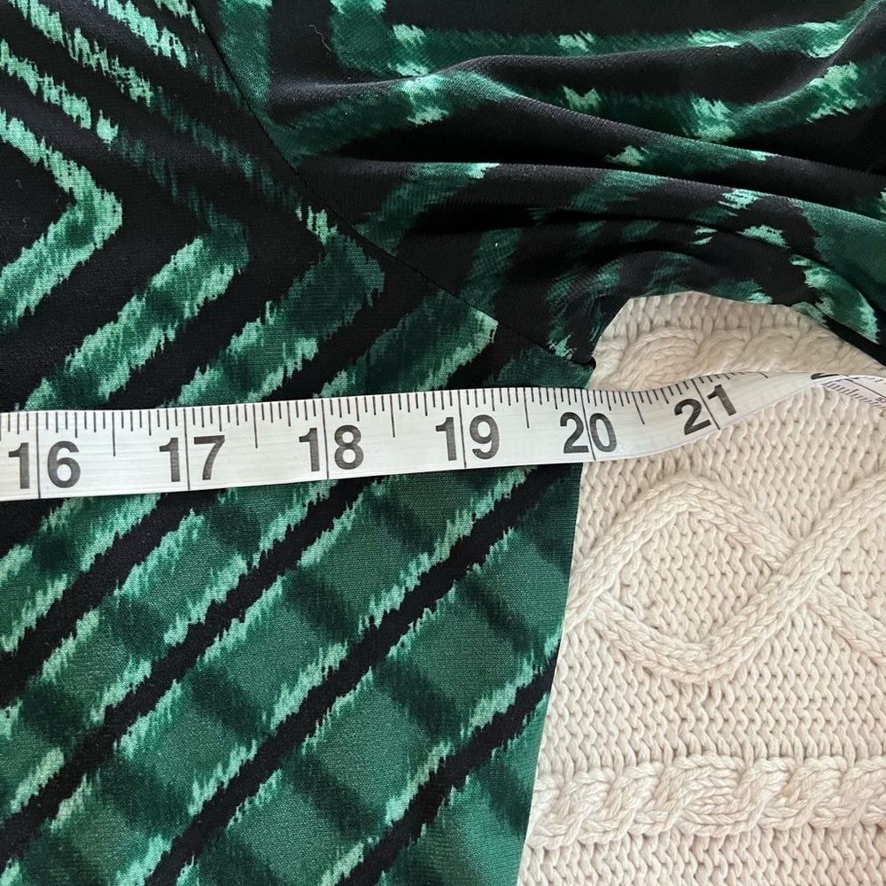 Roz & Ali Designer Emerald & Black Patterned Flowy Blouse Women’s Size L - Picture 10 of 11